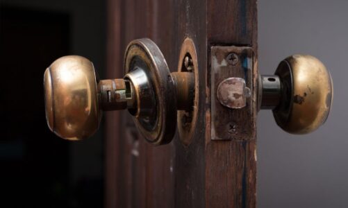 Costo fabbro per aprire una porta guida ai prezzi